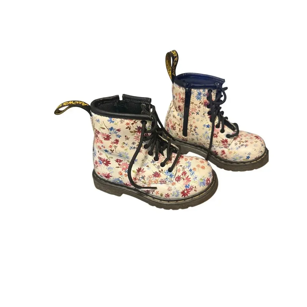 Dr. Martin’s Delaney little flower boot size US 7 girls